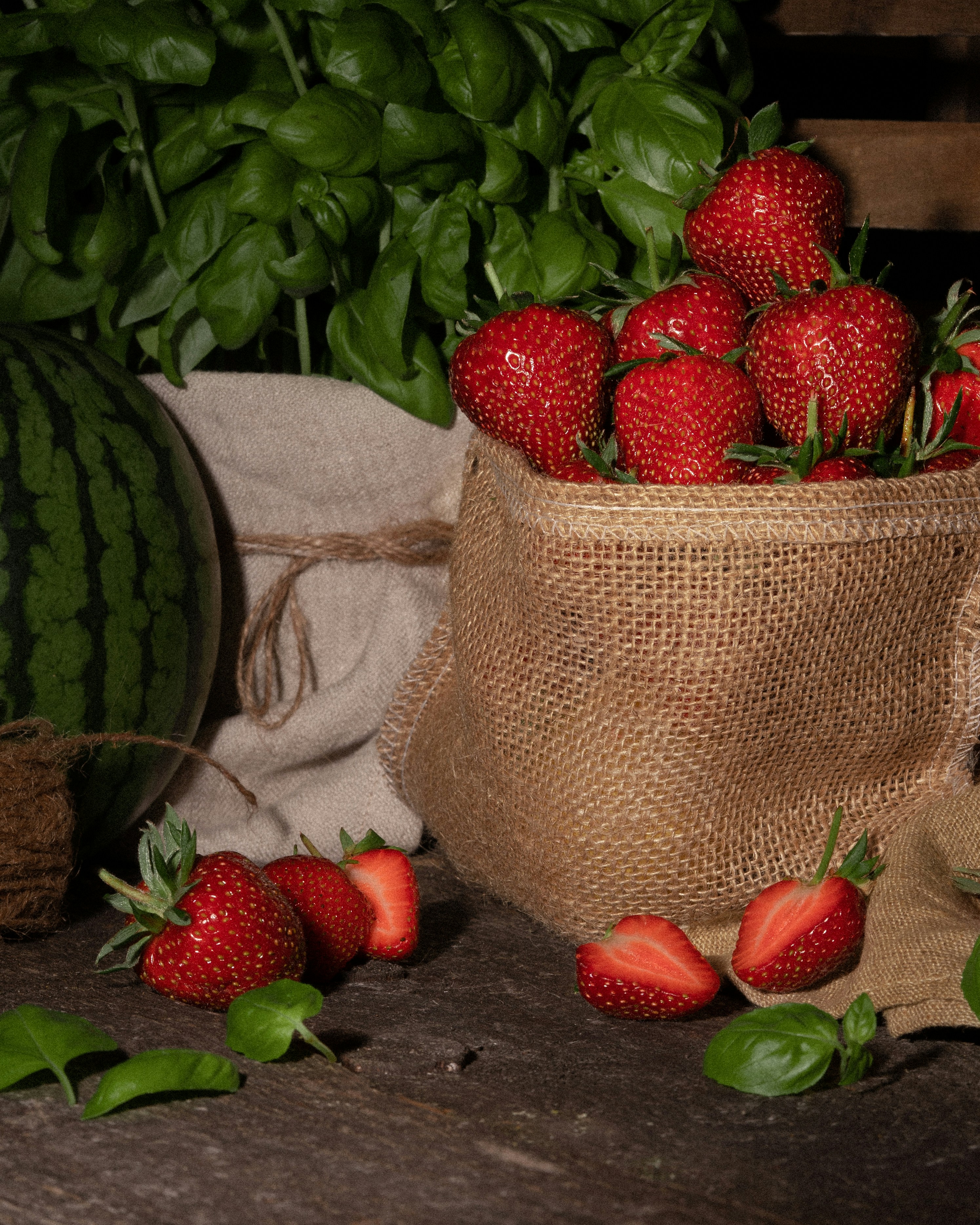 https://unsplash.com/pt-br/fotografias/morangos-na-cesta-de-vime-marrom-LN9Rbmj3dmE?utm_content=creditCopyText&utm_medium=referral&utm_source=unsplash